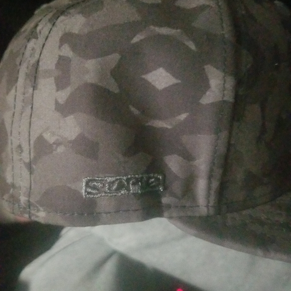 Limited Edition Oakley Staple Pigeon 59Fifty New Era Hat Fitted Cap - Picture 2 of 4